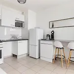A Pair Of Two-bed With Outdoor Spaces And Parking By The Garonne Apartman *