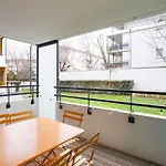 A Pair Of Two-bed With Outdoor Spaces And Parking By The Garonne Apartman *