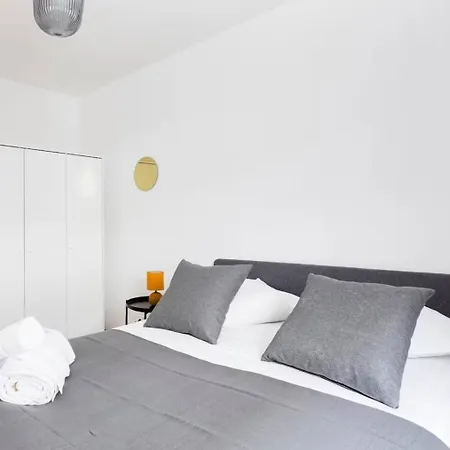 A Pair Of Two-bed With Outdoor Spaces And Parking By The Garonne * Toulouse