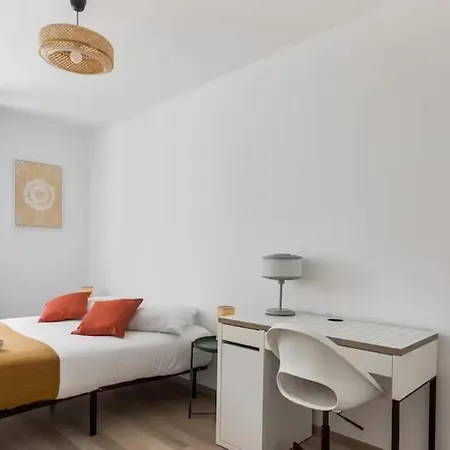 A Pair Of Two-bed With Outdoor Spaces And Parking By The Garonne *