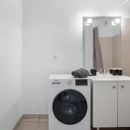 Apartmán A Pair Of Two-bed With Outdoor Spaces And Parking By The Garonne Toulouse